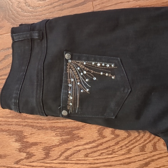 DG 2 - Picture 2 of 5